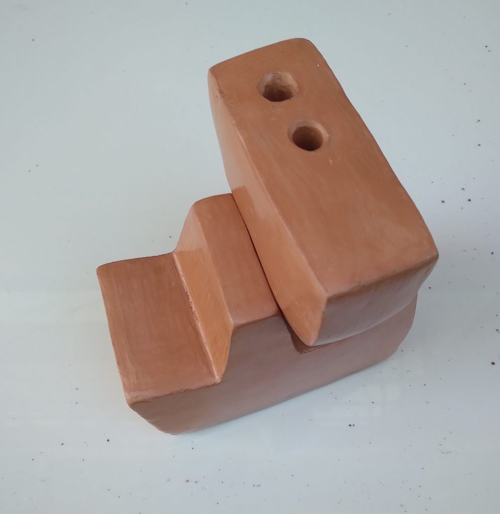 Concepto : Un grupo de objetos, poco menos que una multitud… una multitud de objetos que está en un lugar incorrecto, puede ser para hacer memoria de ocupancia, no obstante, con un fin en sí o desde otro punto de vista… hay lugar para todos… unos cerca de otros, unos sobre otros, o dentro y fuera de otros…, si, hacen multitud incorrectamente.